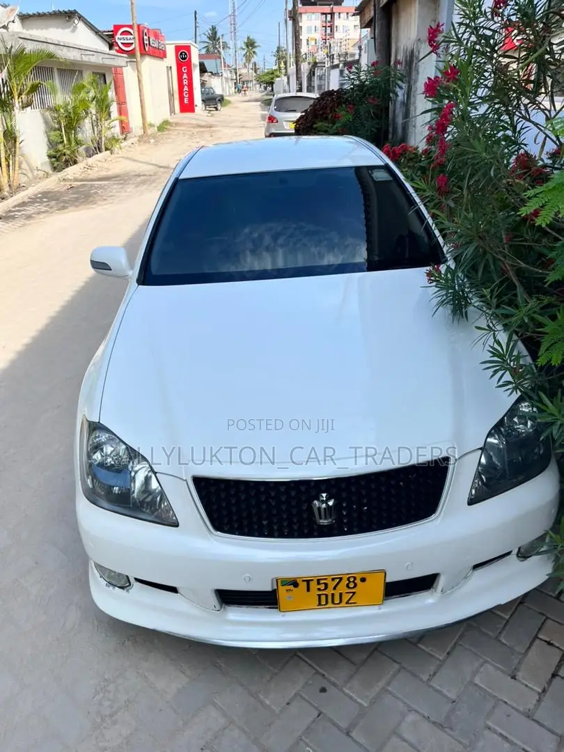 Toyota Crown 2006 White