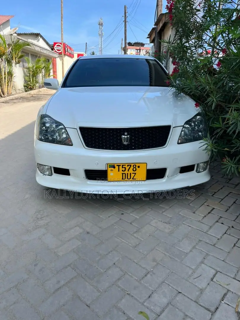 Toyota Crown 2006 White