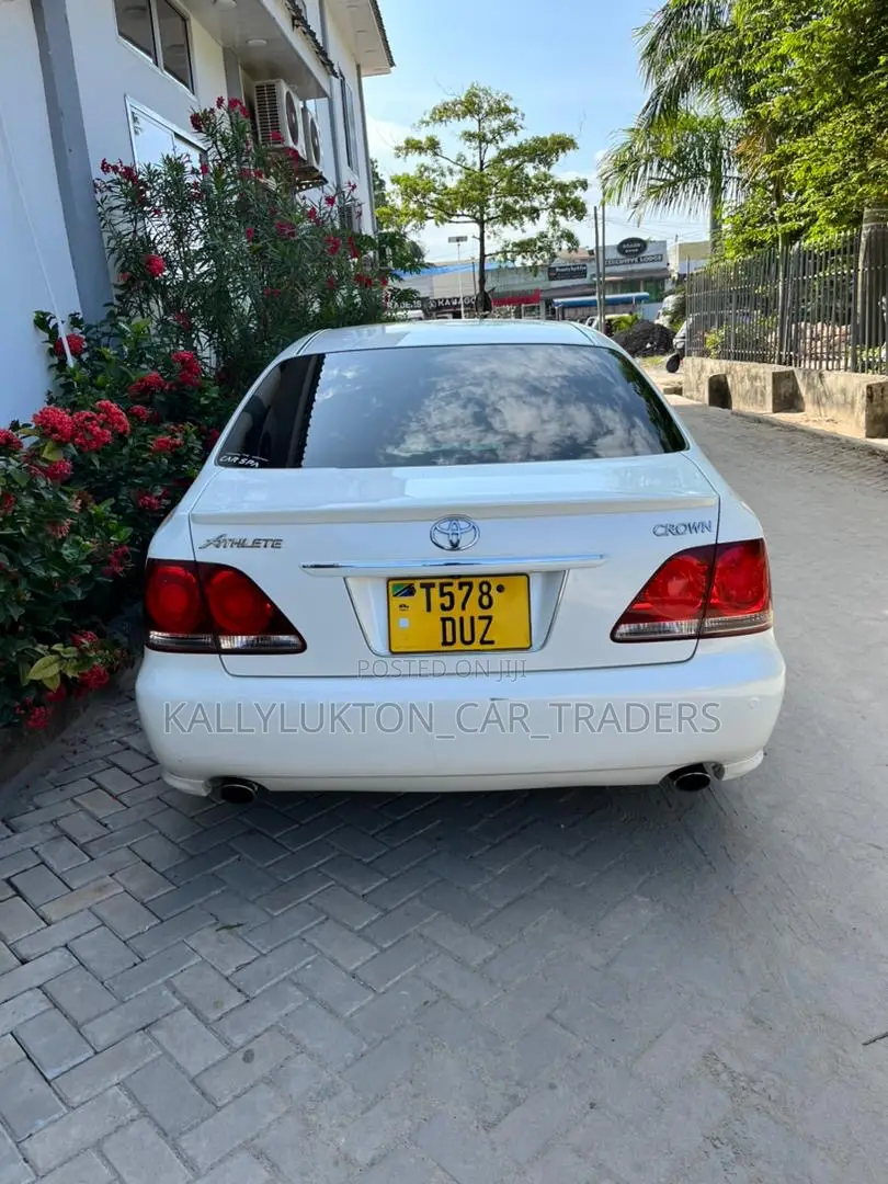 Toyota Crown 2006 White