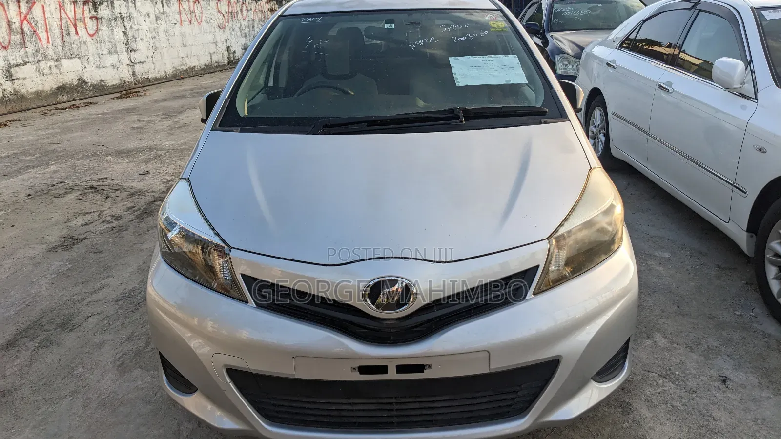 Toyota Vitz 2011 Silver
