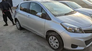 Toyota Vitz 2011 Silver