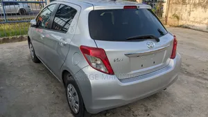 Toyota Vitz 2011 Silver