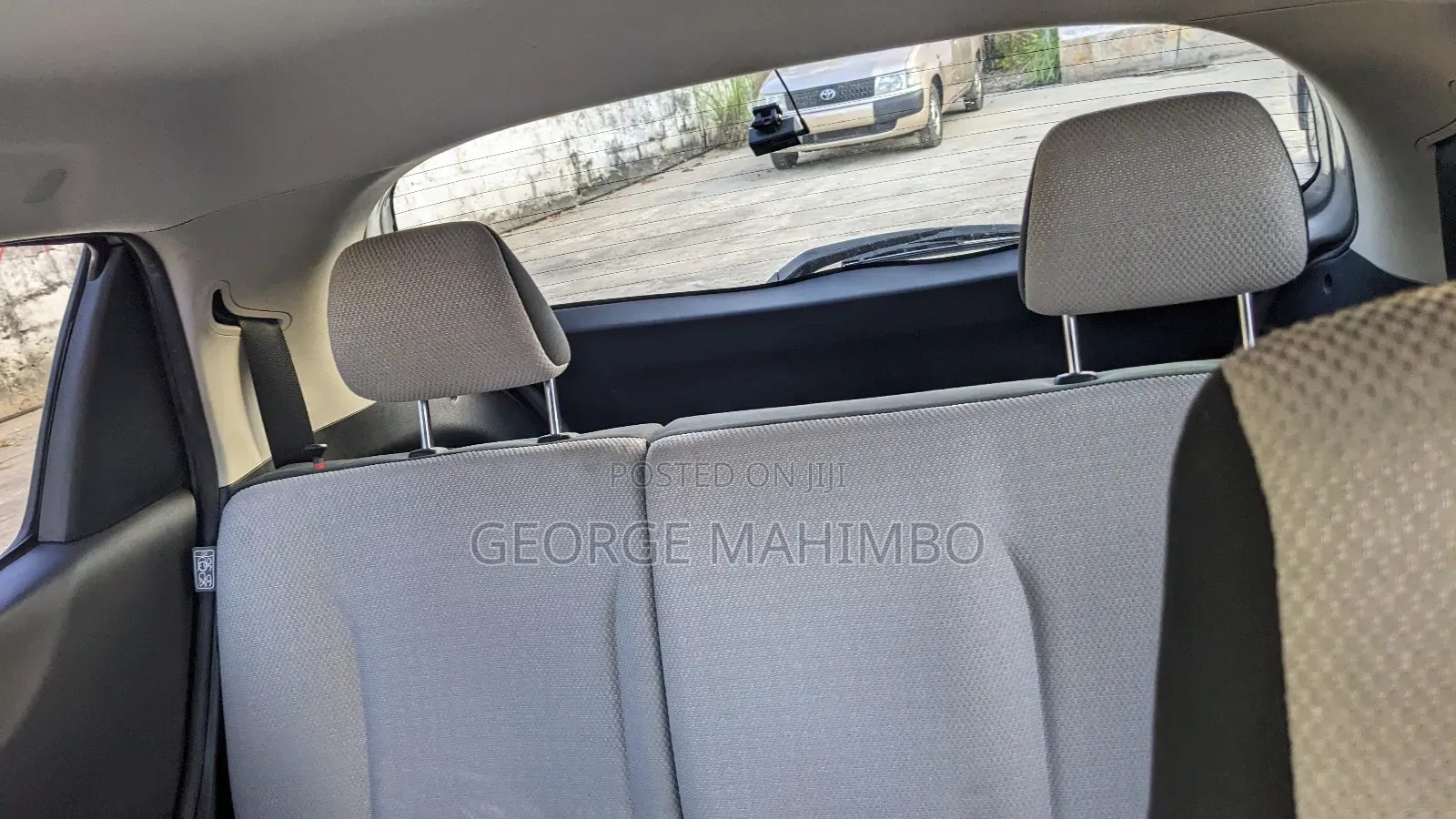 Toyota Vitz 2011 Silver