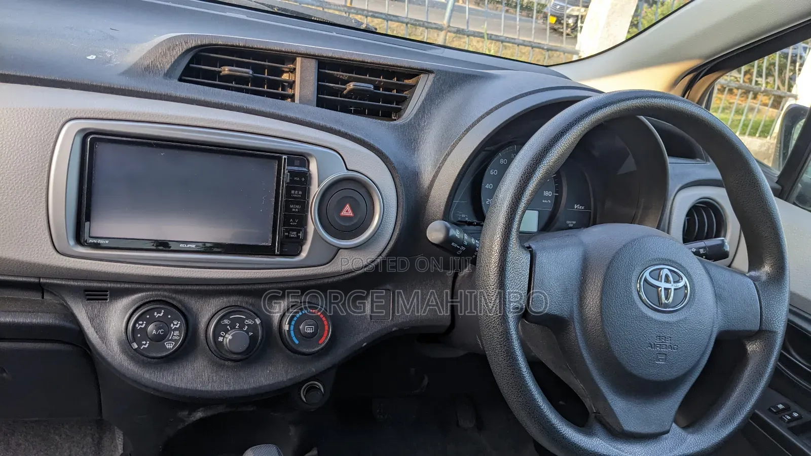 Toyota Vitz 2011 Silver