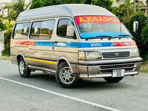 Toyota HiAce 2000 Silver