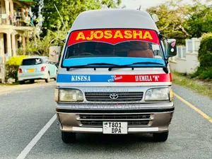 Toyota HiAce 2000 Silver