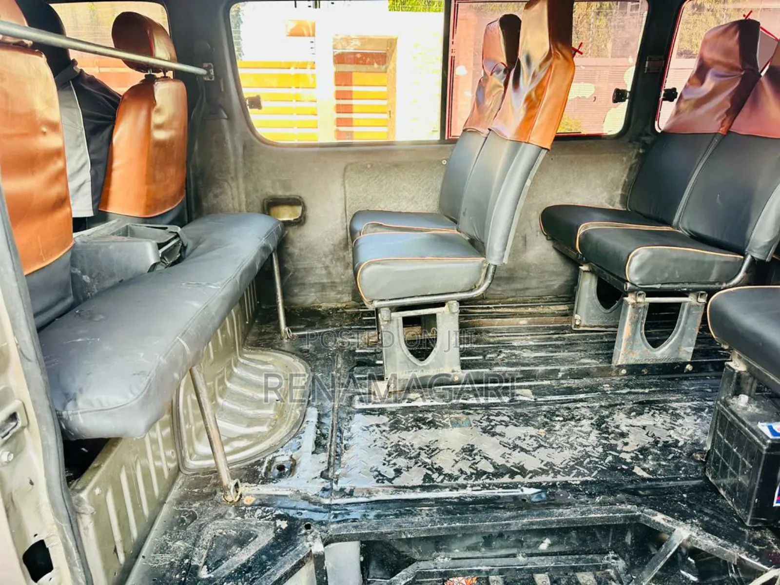 Toyota HiAce 2000 Silver