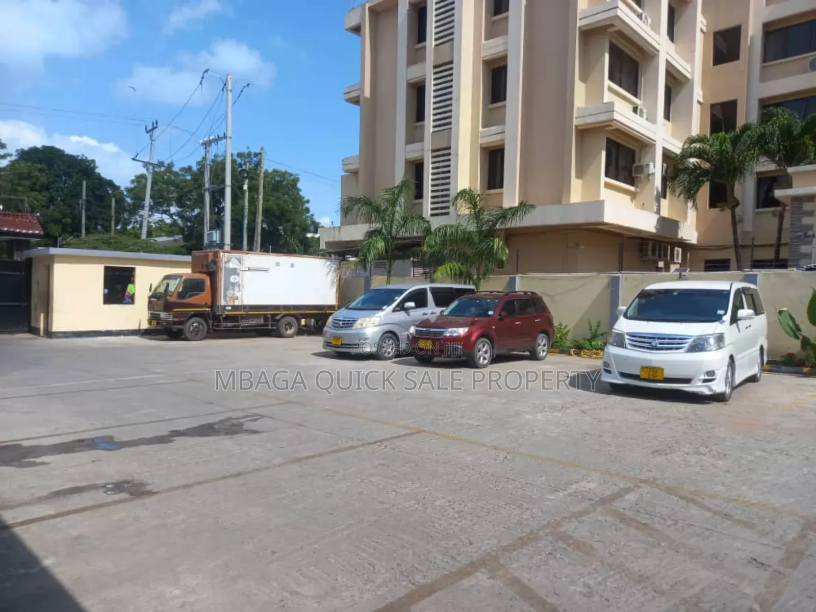 4bdrm Bungalow in Masaki Near Sea for rent