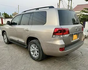 Toyota Land Cruiser 4.5 V8 VXR 2016 Gold
