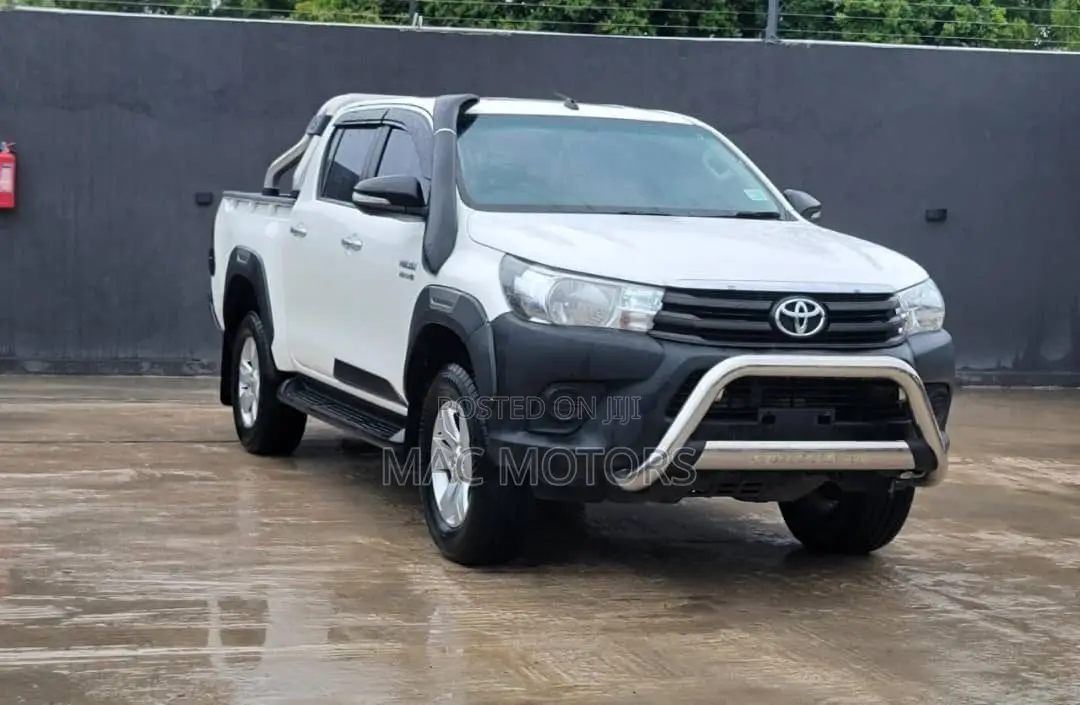 Toyota Hilux SR5 4x4 2015 White