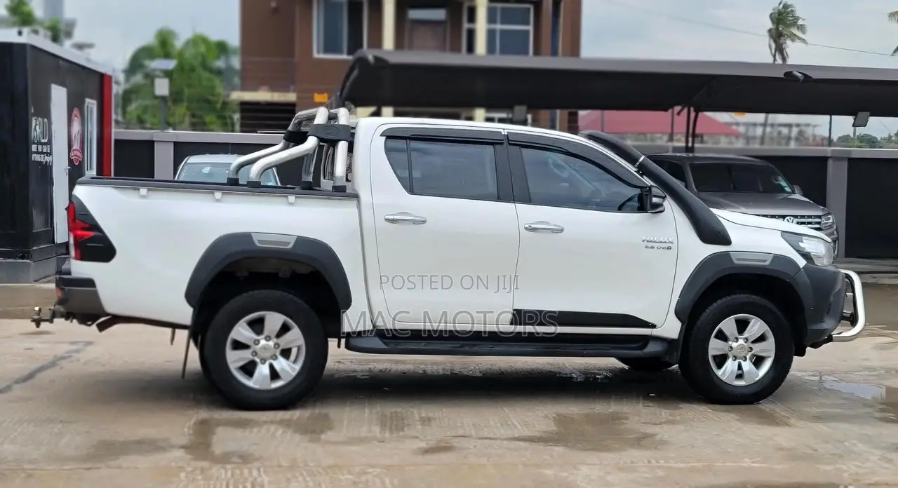 Toyota Hilux SR5 4x4 2015 White