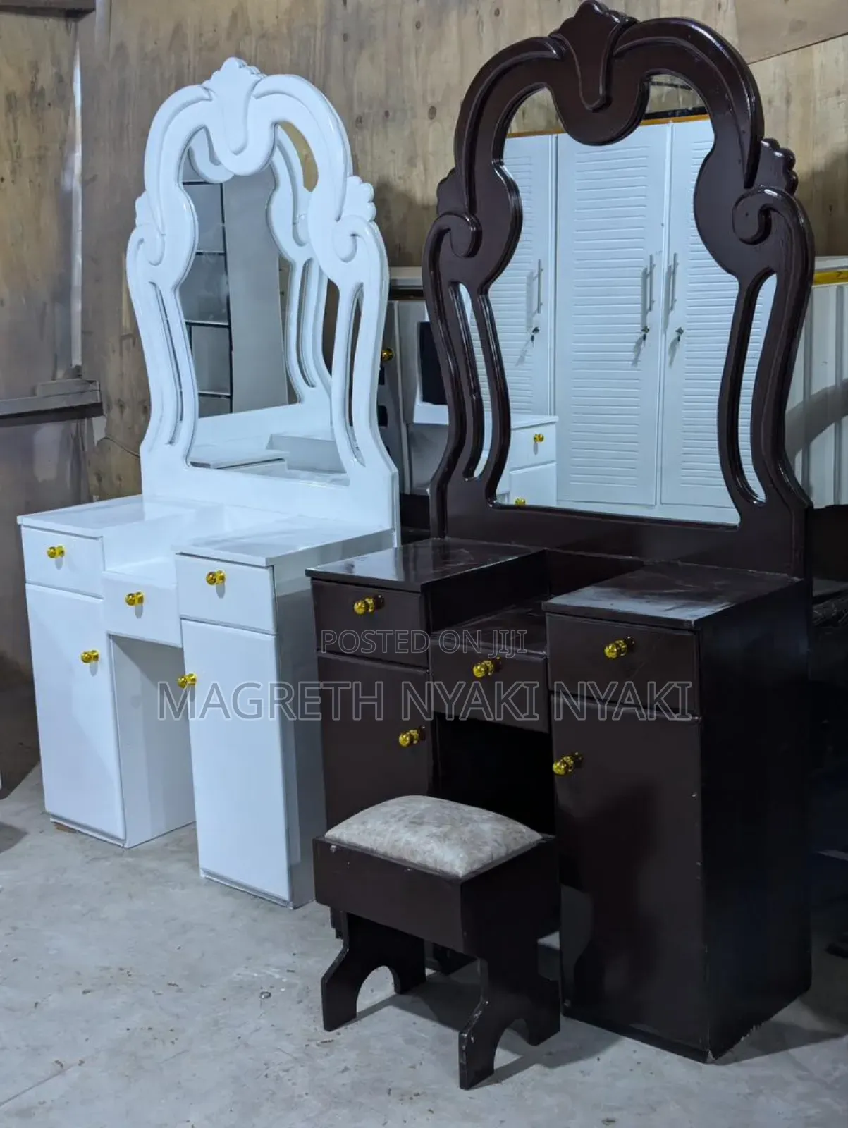 Dressing Table Na Kiti Chake