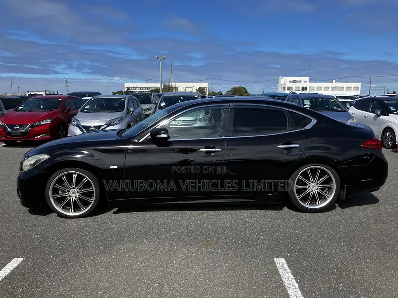 Nissan Fuga 2010 Black
