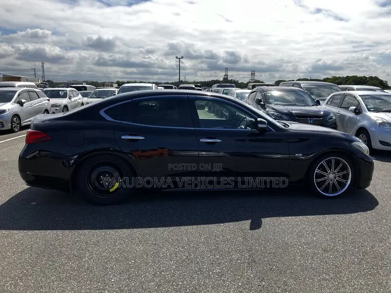 Nissan Fuga 2010 Black