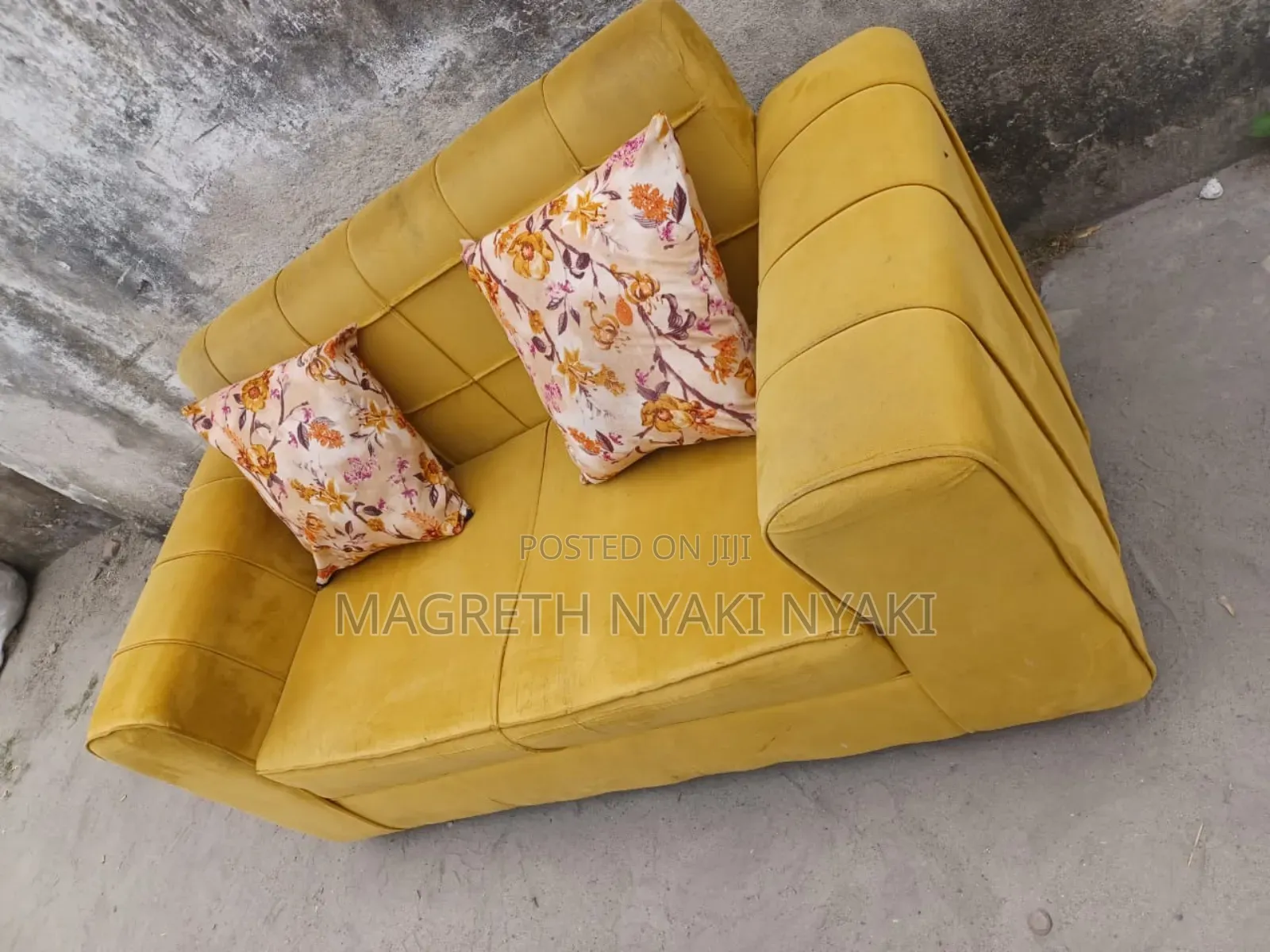 Nauza Sofa Za Watu Wawili