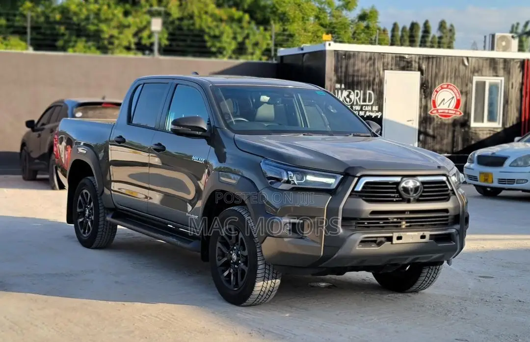 Toyota Hilux 2022 Gray