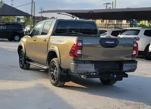 Toyota Hilux 2022 Gray