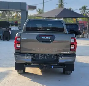 Toyota Hilux 2022 Gray