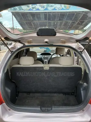 Toyota Vitz 2004 Pink