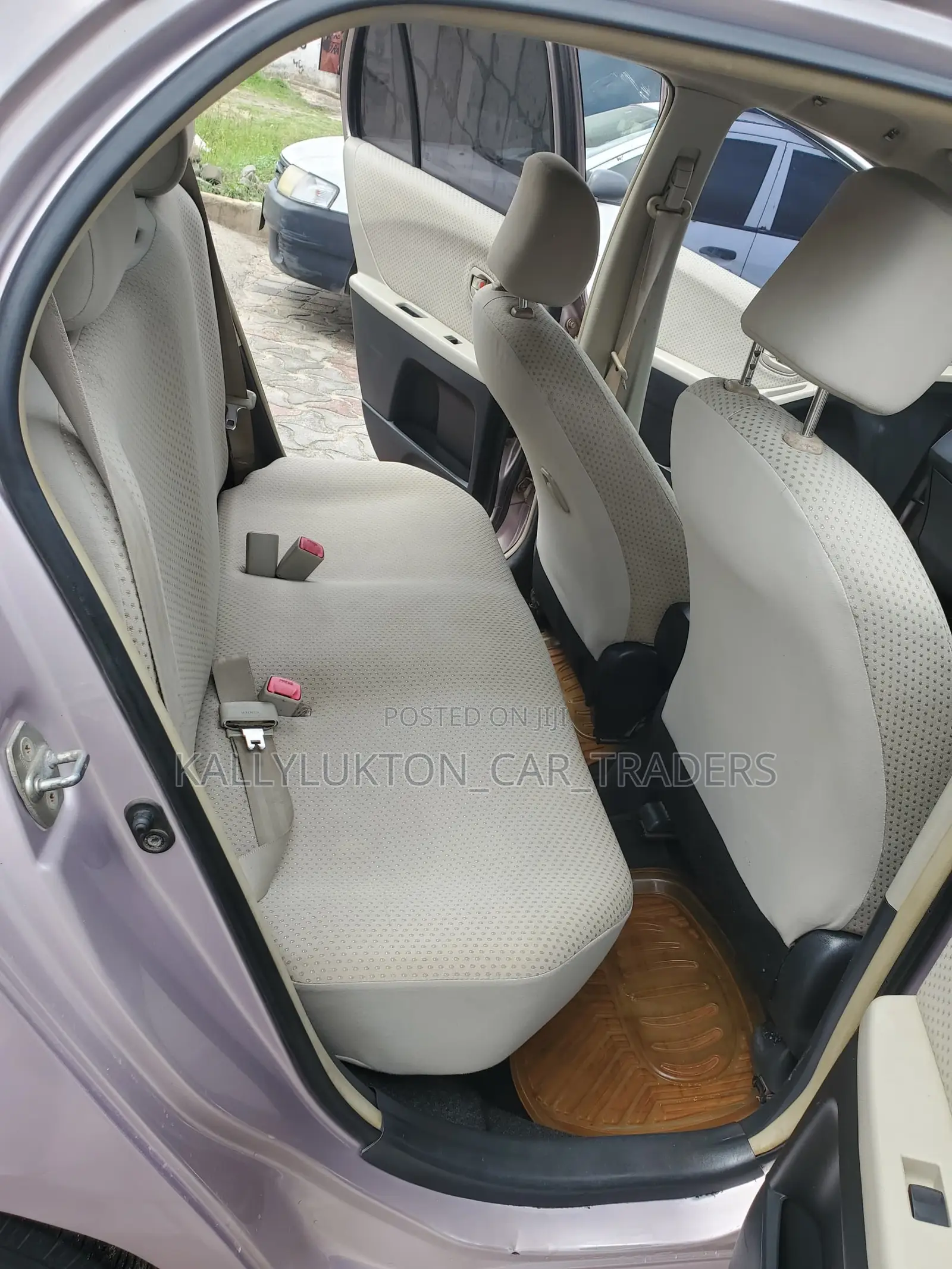Toyota Vitz 2004 Pink