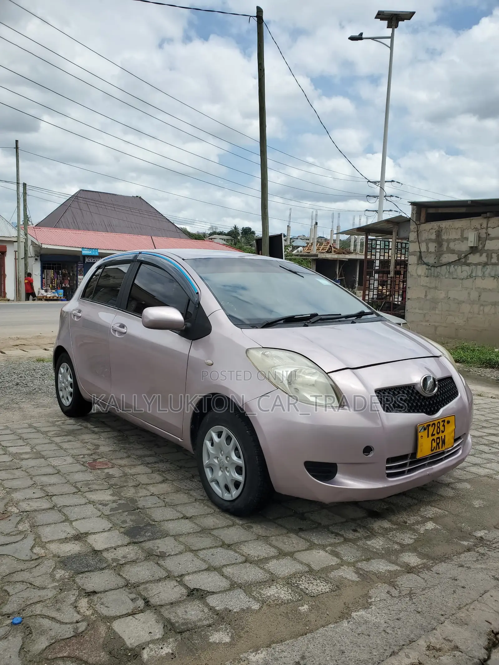 Toyota Vitz 2004 Pink