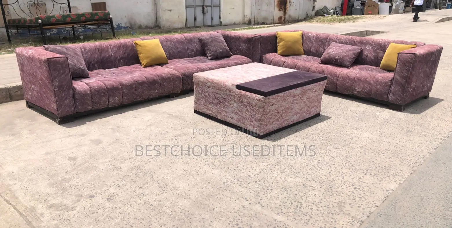 Sofa Za Watu 11 Na Meza Ake Zimetumika Kidgo
