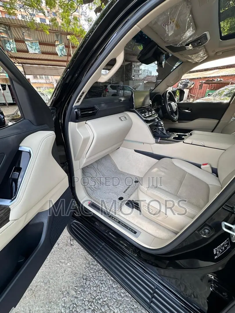 Toyota Land Cruiser 2023 Black