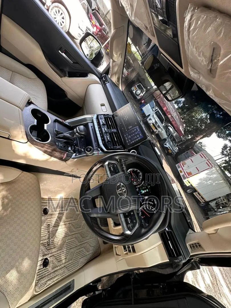 Toyota Land Cruiser 2023 Black