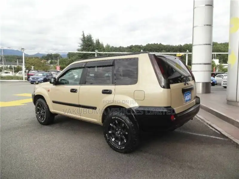 Nissan X-Trail 2004 Yellow