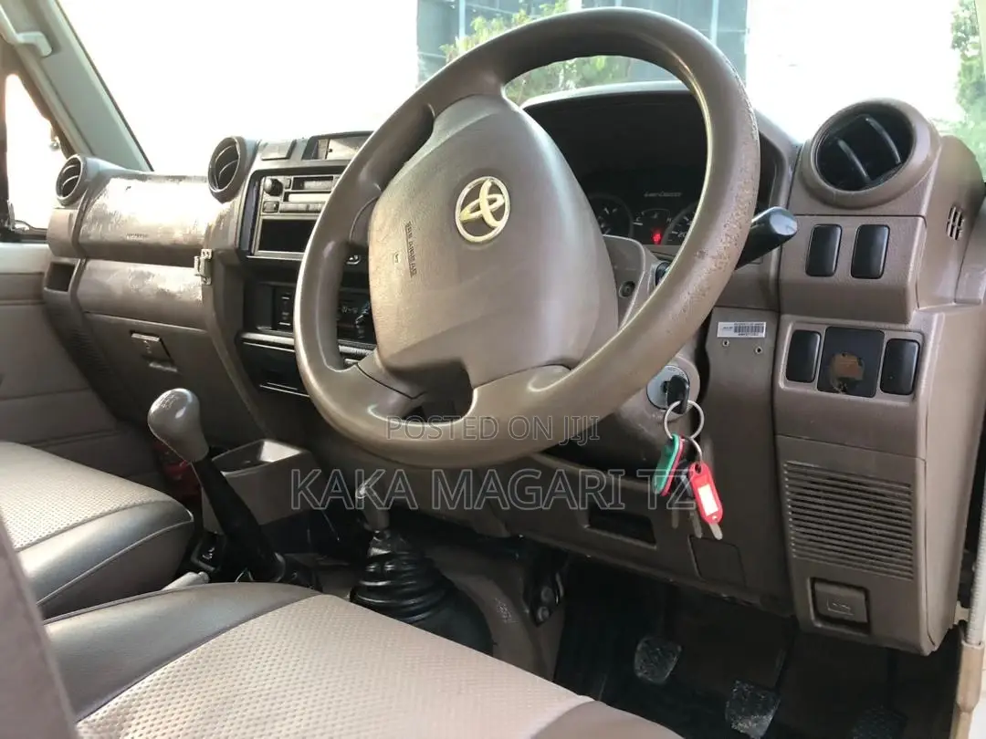 Toyota Land Cruiser 2012 White