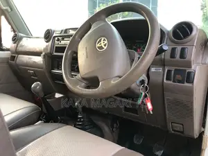 Toyota Land Cruiser 2012 White