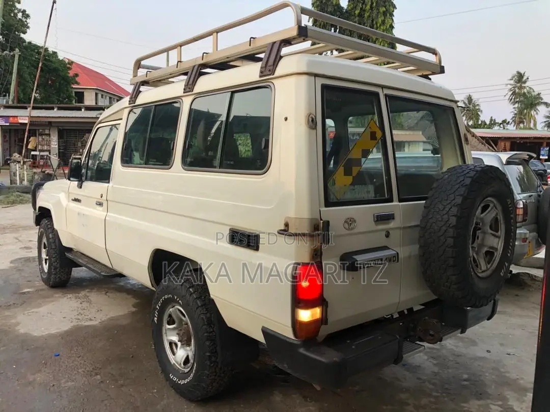 Toyota Land Cruiser 2012 White