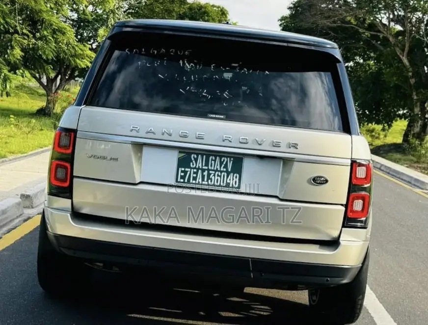 Land Rover Range Rover Vogue 2016 Gold
