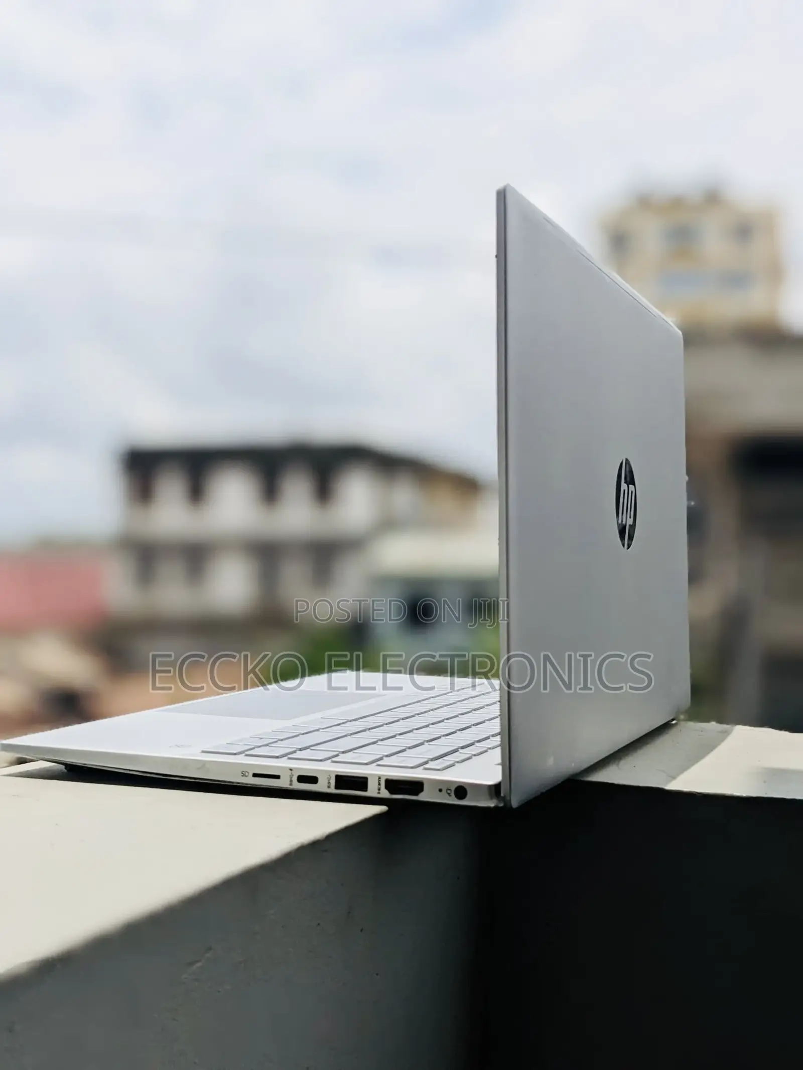 Laptop HP Pavilion 14 8GB Intel Xeon SSD 256GB