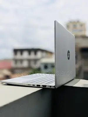 Laptop HP Pavilion 14 8GB Intel Xeon SSD 256GB