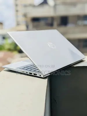 Laptop HP Pavilion 14 8GB Intel Xeon SSD 256GB