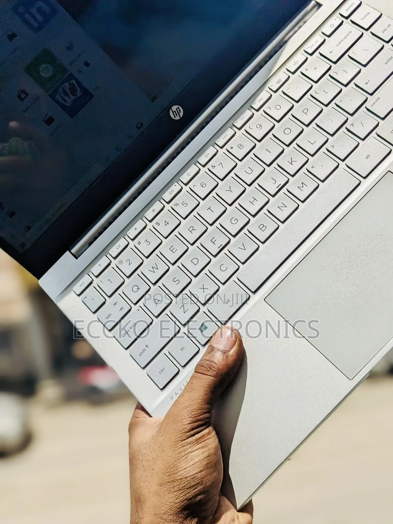 Laptop HP Pavilion 14 8GB Intel Xeon SSD 256GB
