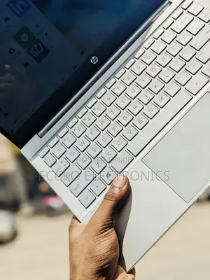 Laptop HP Pavilion 14 8GB Intel Xeon SSD 256GB