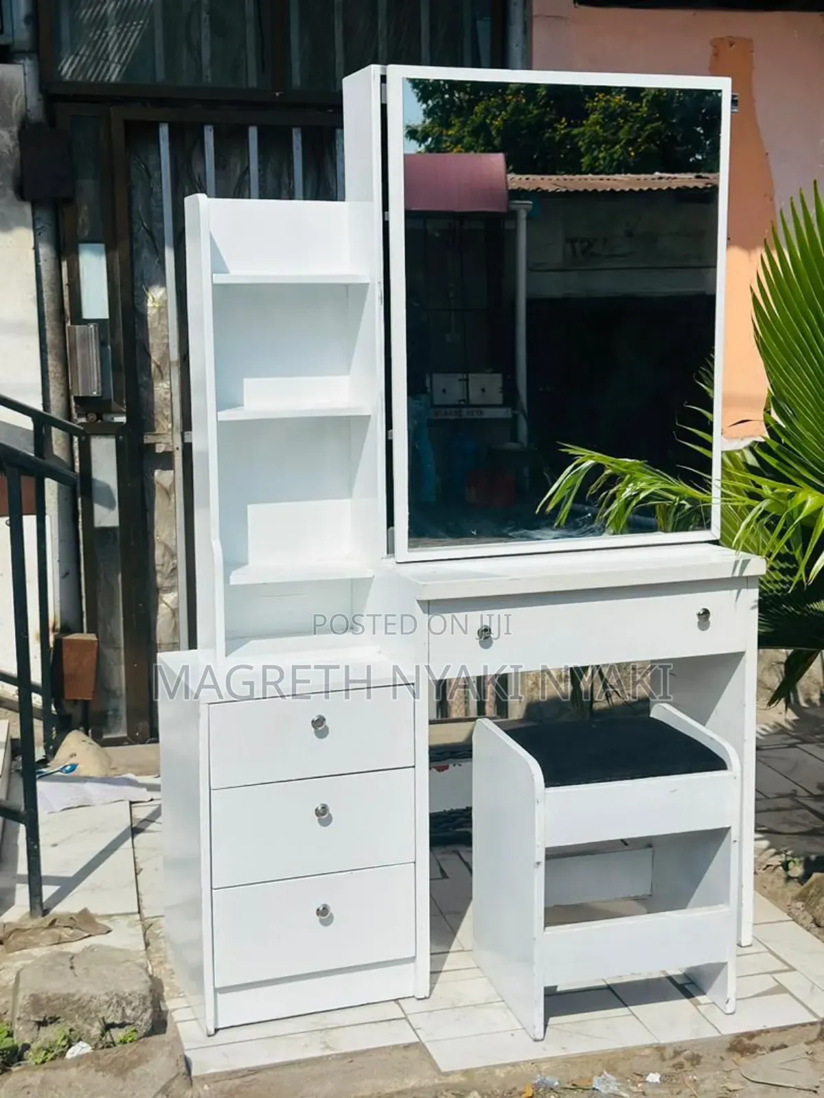 Nauza Dressing Table
