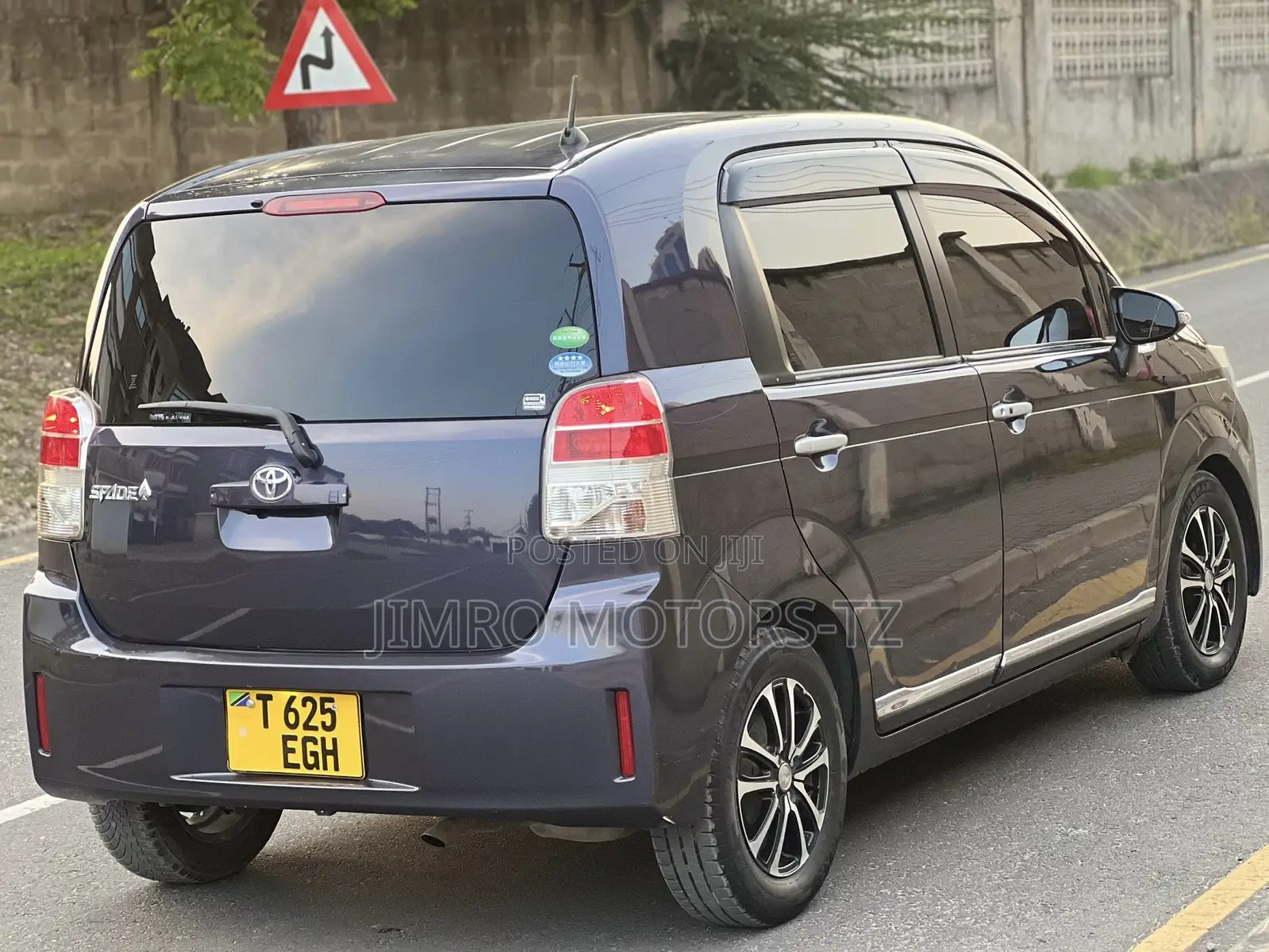 Toyota Spade 2013 Gray