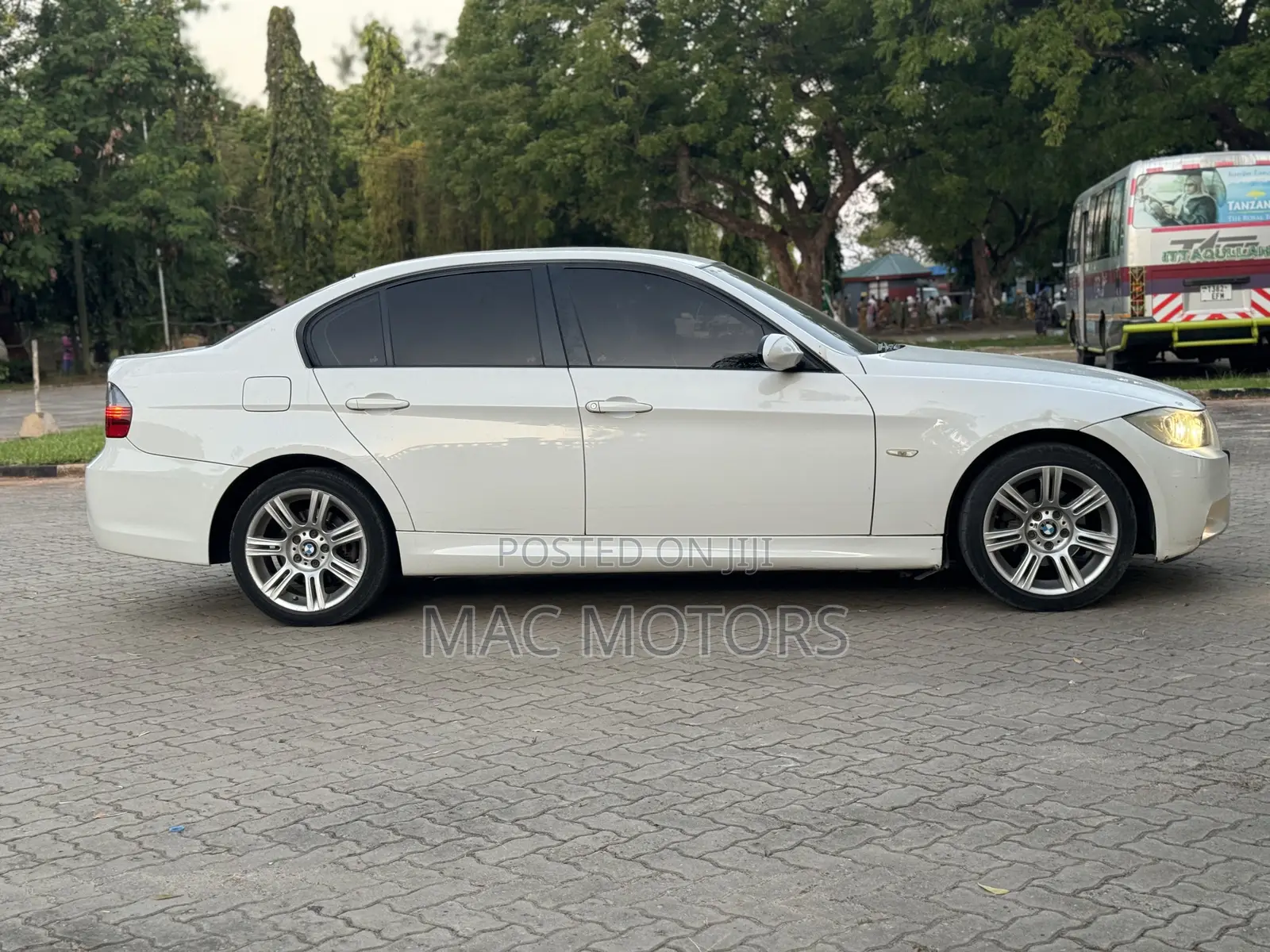 BMW 3 Series 2009 White