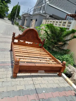 Nauza Kitanda Cha Mbao