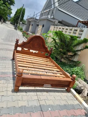 Nauza Kitanda Cha Mbao