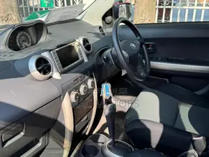 Toyota IST 2006 Red