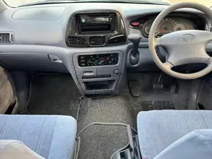 Toyota Noah 2.0 FWD (8 Seater) 2001 Silver