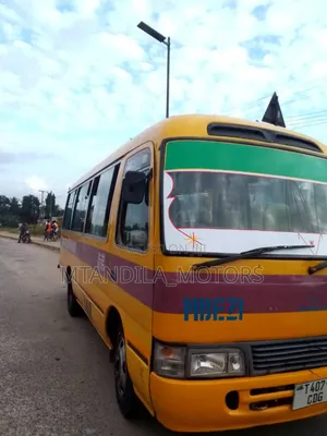 Toyota Coaster 2000 Yellow