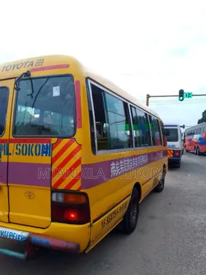 Toyota Coaster 2000 Yellow