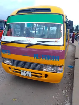 Toyota Coaster 2000 Yellow