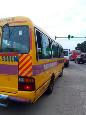 Toyota Coaster 2000 Yellow