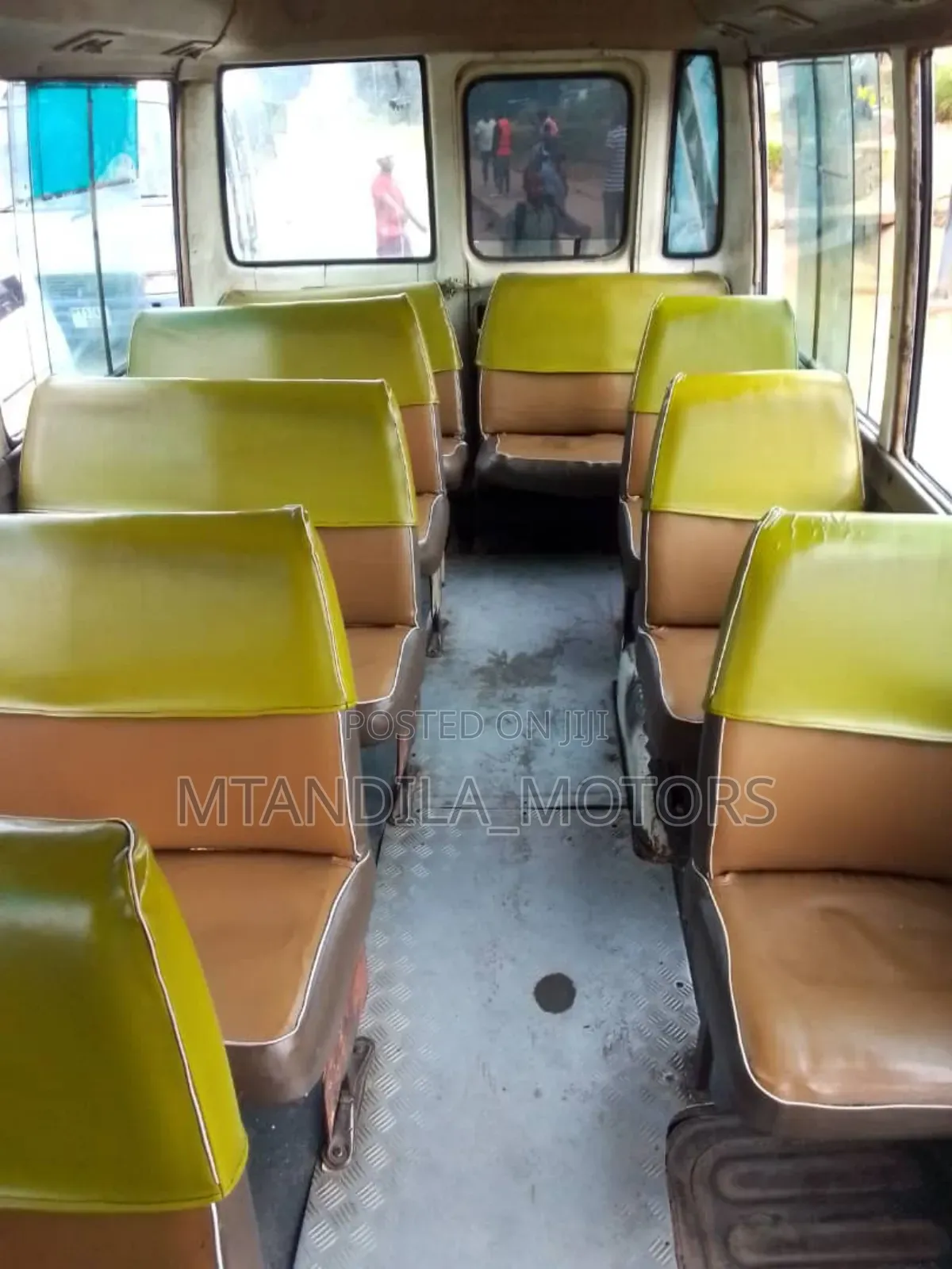 Toyota Coaster 2000 Yellow